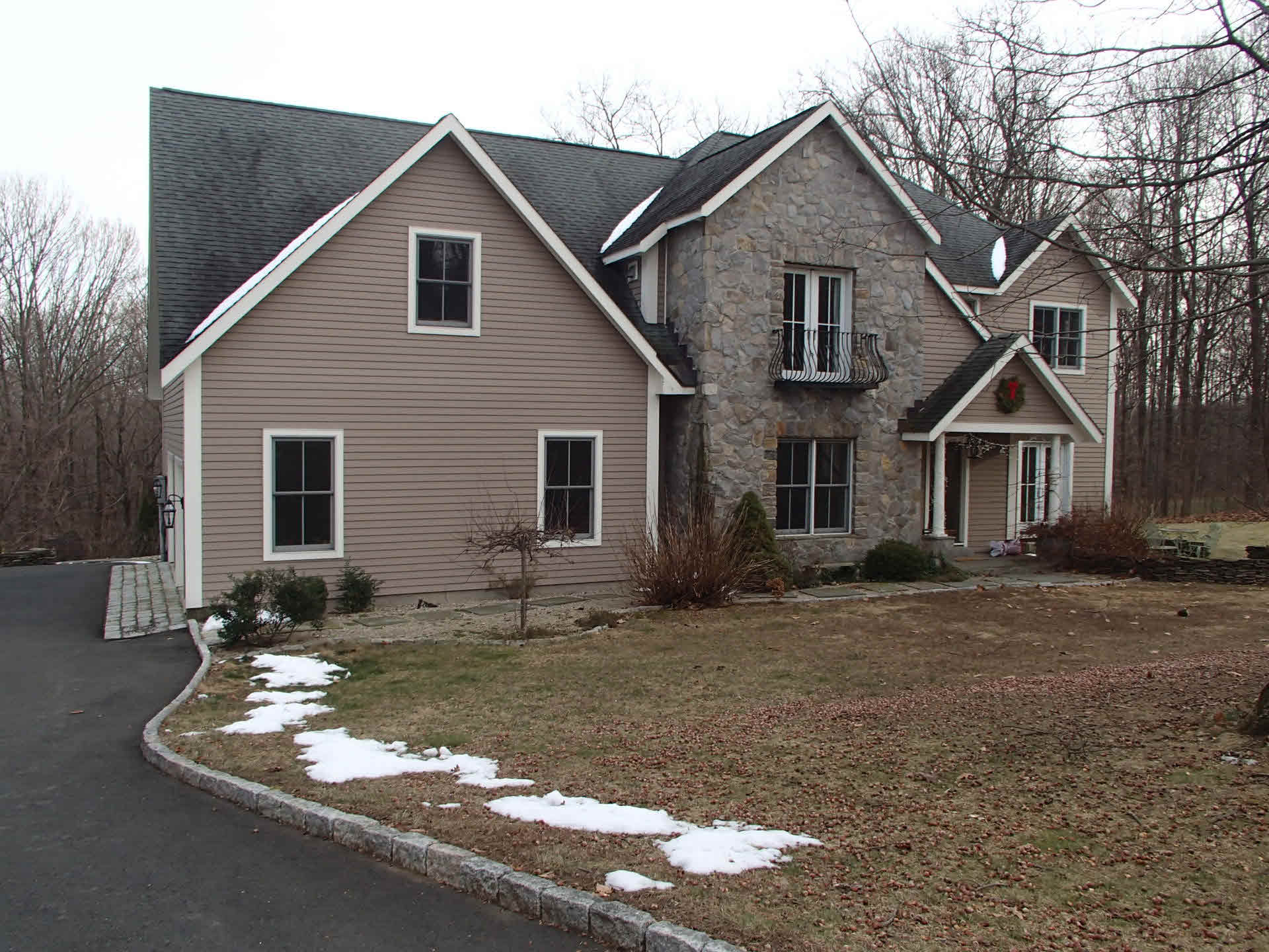 Building photograph for 275 SECOND HILL RD